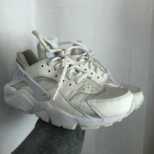Nike Air Huarache Sneakers White Size 6